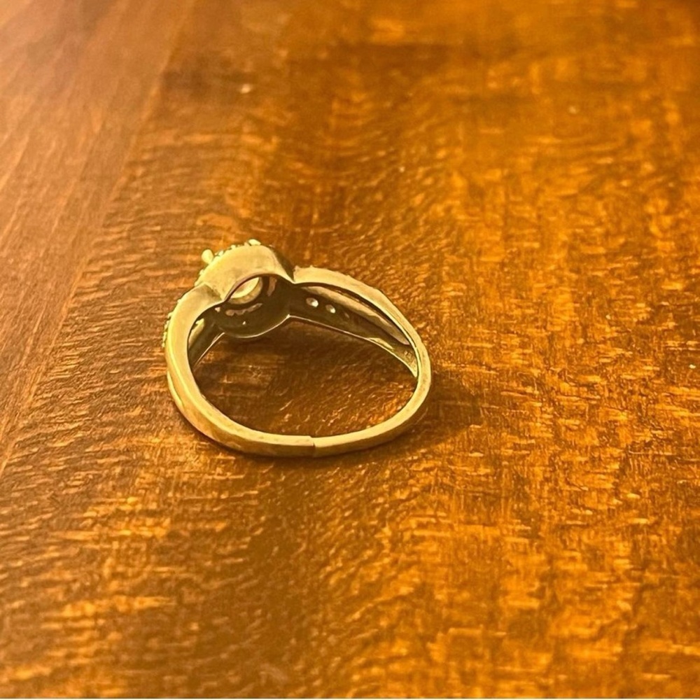 Gorgeous ring - Picture 4 of 4
